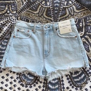 Abercrombie High Rise Mom Jean Shorts NWT light wash raw hem